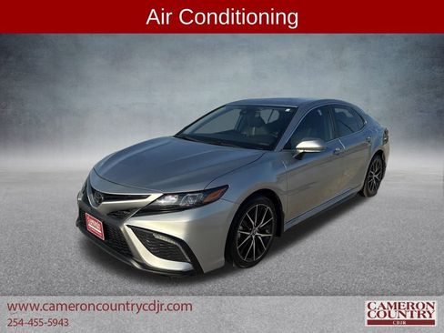 Used 2024 Toyota Camry SE image 7
