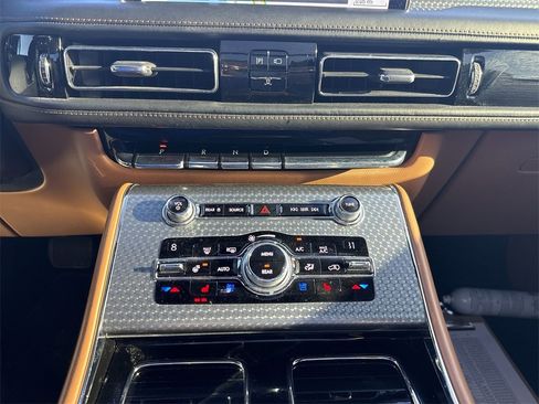 Used 2020 Lincoln Aviator Black Label w/ Class IV Trailer Tow Package image 17