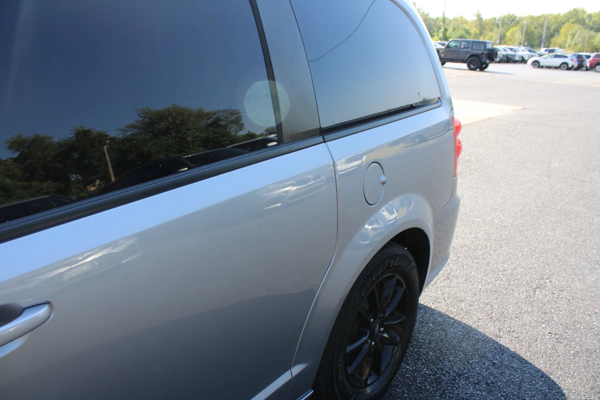 Used 2020 Dodge Grand Caravan GT FWD image 4