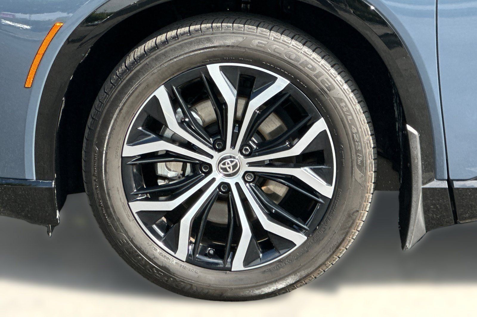 Used 2025 Toyota Crown Signia AWD/4WD image 13