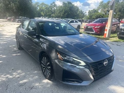 Used 2025 Nissan Altima 2.5 SV FWD image 1