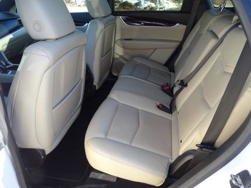 Used 2017 Cadillac XT5 Luxury image 35