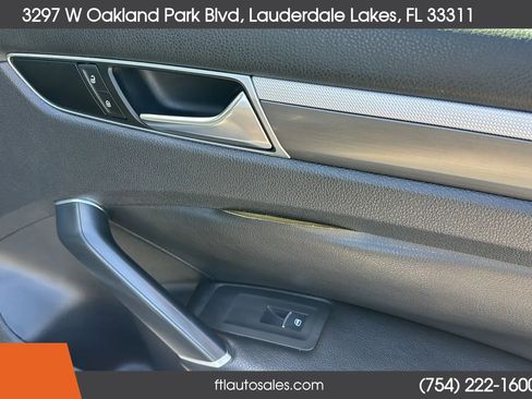 Used 2017 Volkswagen Passat 1.8T R-Line FWD image 32