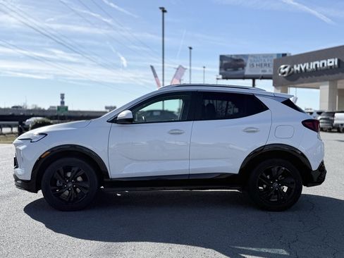 Used 2024 Buick Encore GX Sport Touring image 4