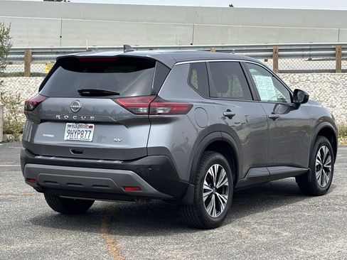 Used 2023 Nissan Rogue SV FWD image 3