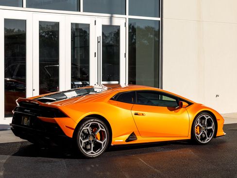 Used 2023 Lamborghini Huracan EVO RWD image 15