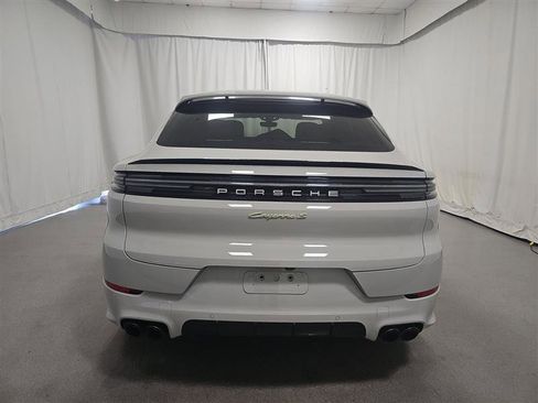 Used 2025 Porsche Cayenne S AWD/4WD image 5