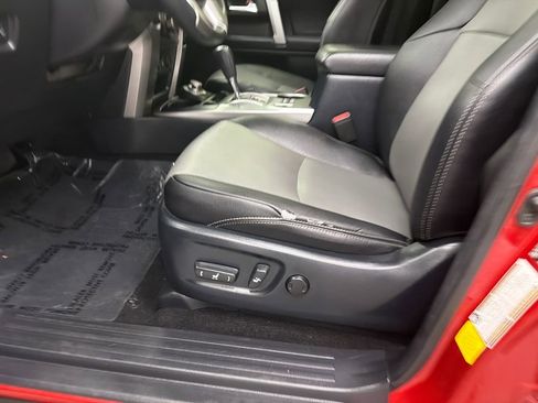 Used 2022 Toyota 4Runner SR5 Premium w/ Moonroof Package AWD/4WD image 10