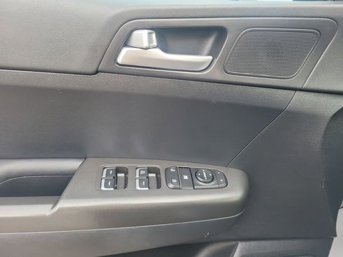 Used 2022 Kia Sportage LX image 17