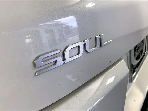 Certified 2025 Kia Soul LX w/ LX Technology Package FWD image 8