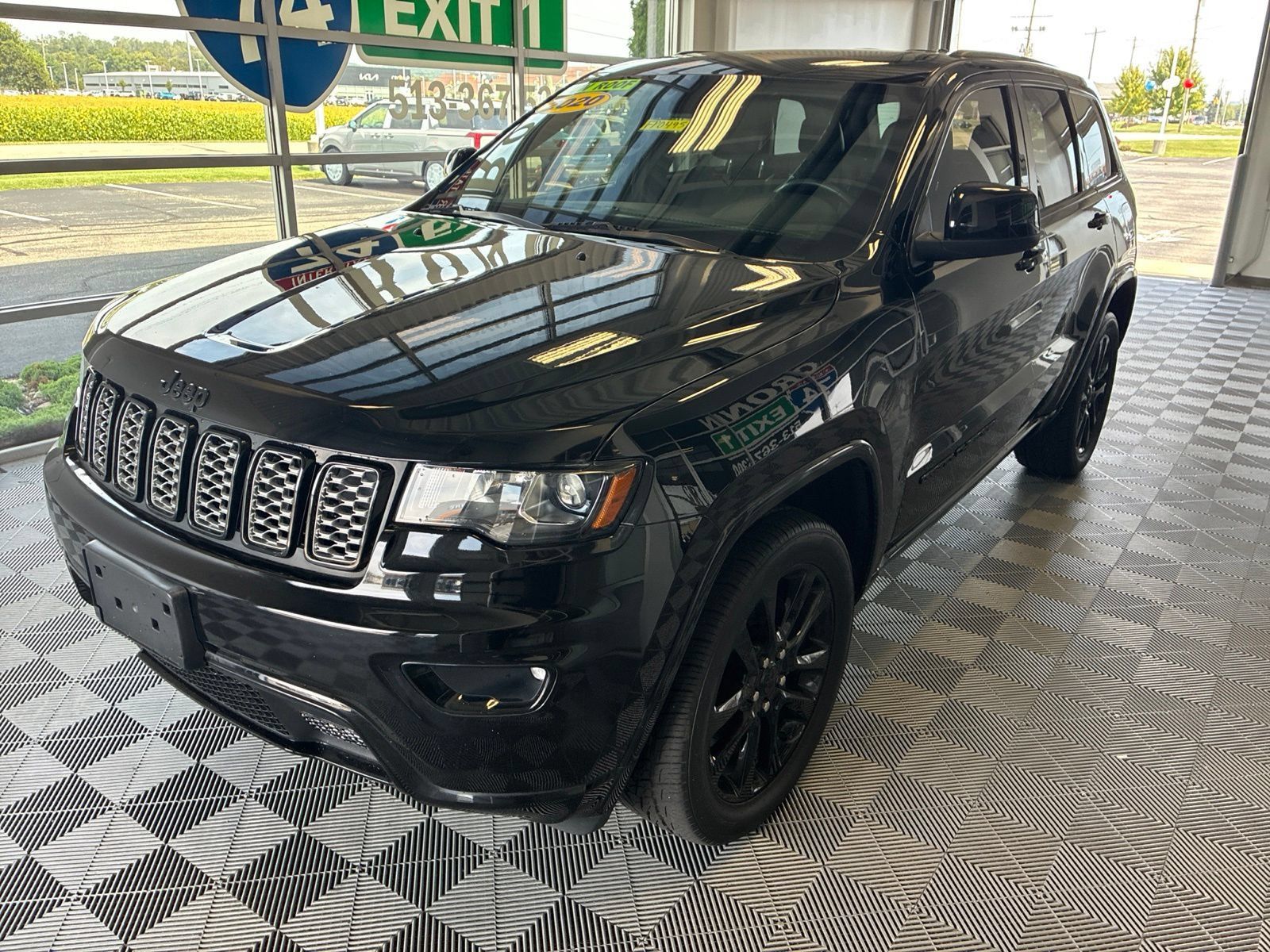 Used 2020 Jeep Grand Cherokee Altitude AWD/4WD image 3