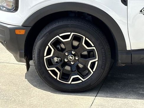 Certified 2025 Ford Bronco Sport Outer Banks w/ Outer Banks Tech Package+ AWD/4WD image 12
