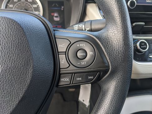 Used 2020 Toyota Corolla LE FWD image 32