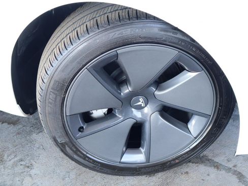 Used 2023 Tesla Model 3 Standard Range RWD image 3