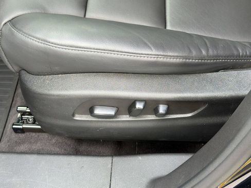 Used 2023 Cadillac XT4 Luxury w/ Cold Weather Package FWD image 13
