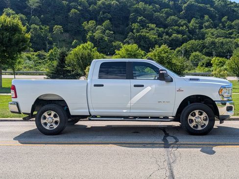 Used 2024 RAM 2500 Big Horn w/ Off Road Package AWD/4WD image 3