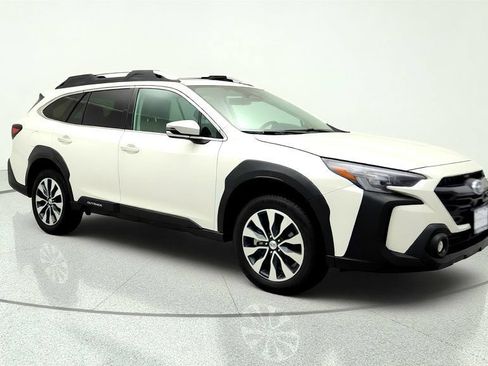 Used 2023 Subaru Outback Touring AWD/4WD image 3