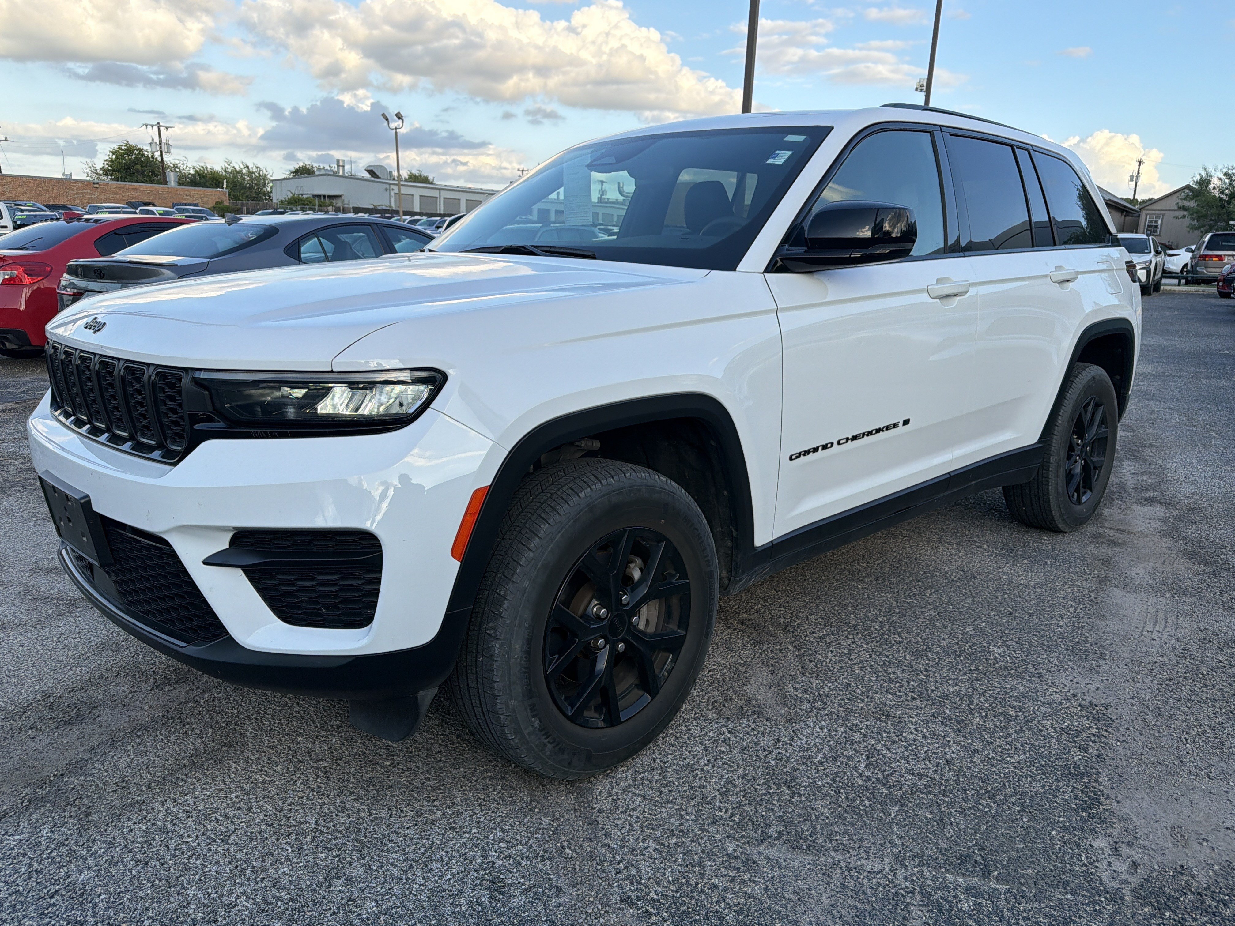 Used 2024 Jeep Grand Cherokee Altitude AWD/4WD image 7