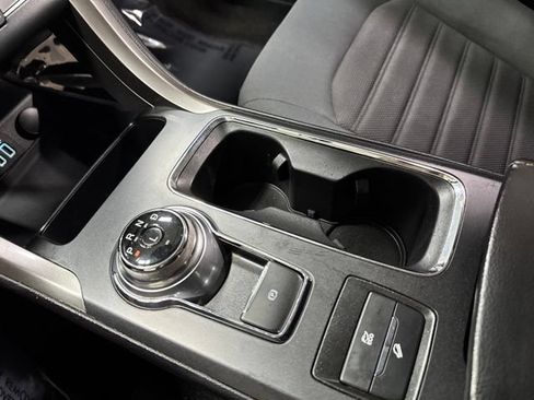 Used 2020 Ford Fusion SE FWD image 21