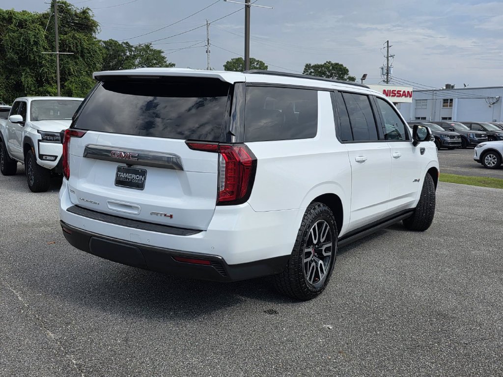 Used 2021 GMC Yukon XL AT4 w/ AT4 Premium Plus Package AWD/4WD image 5