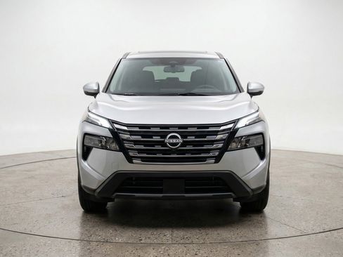 Used 2025 Nissan Rogue SV image 2