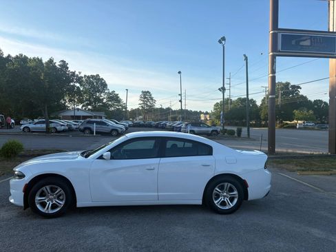 Used 2022 Dodge Charger SXT RWD image 3