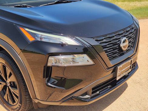 Used 2023 Nissan Rogue SV w/ SV Premium B Package FWD image 12