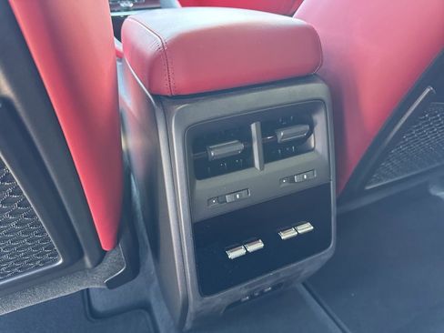 Used 2025 Porsche Macan 4S Electric AWD/4WD image 17