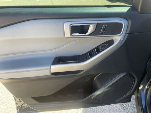 Used 2022 Ford Explorer XLT w/ Equipment Group 202A image 10