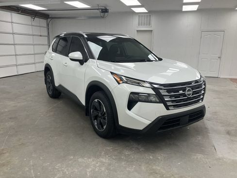 Used 2024 Nissan Rogue SV w/ SV Premium Package FWD image 8