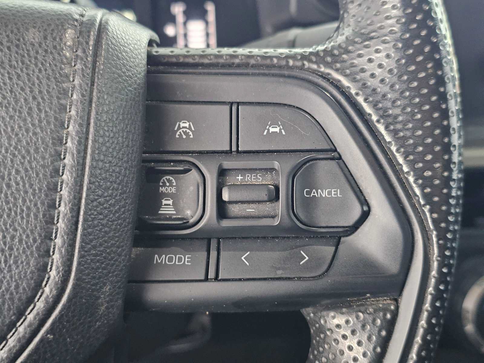Used 2025 Toyota Tacoma SR5 AWD/4WD image 29