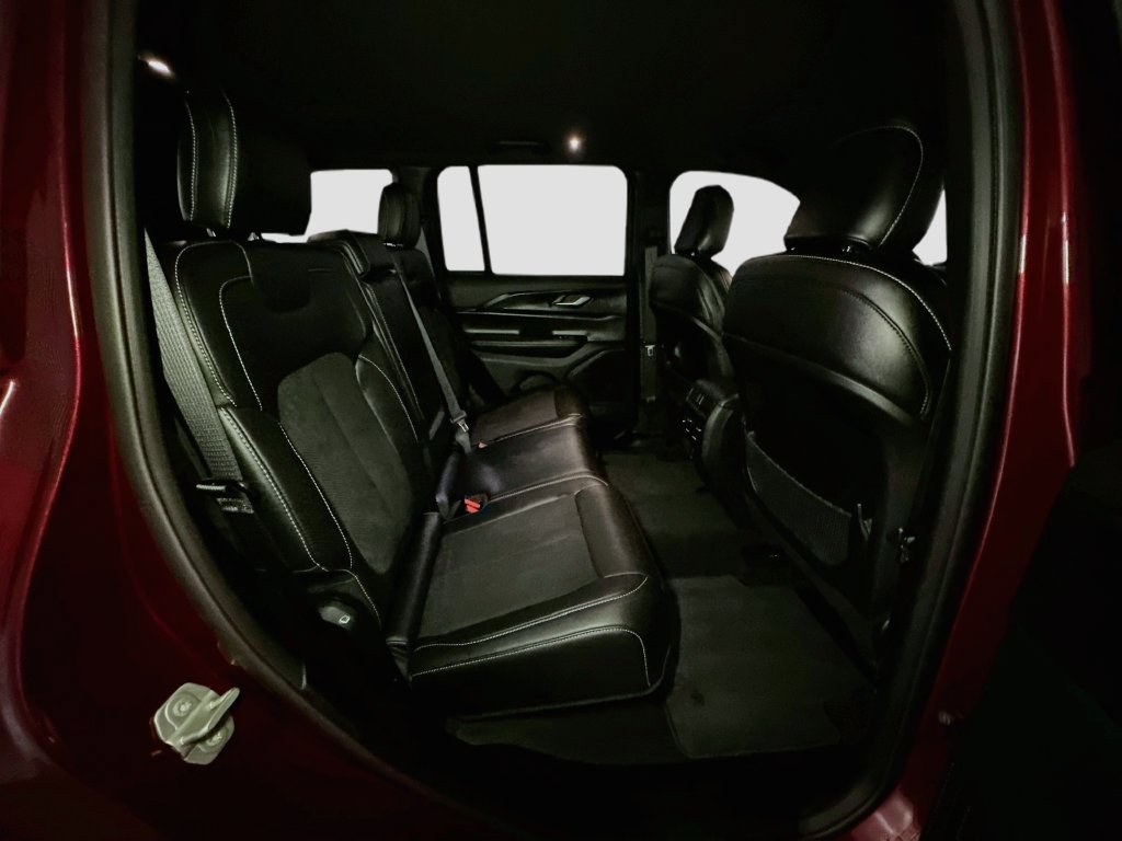 Used 2023 Jeep Grand Cherokee Altitude RWD image 35