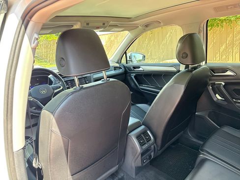Used 2024 Volkswagen Tiguan SE w/ Panoramic Sunroof Package AWD/4WD image 24