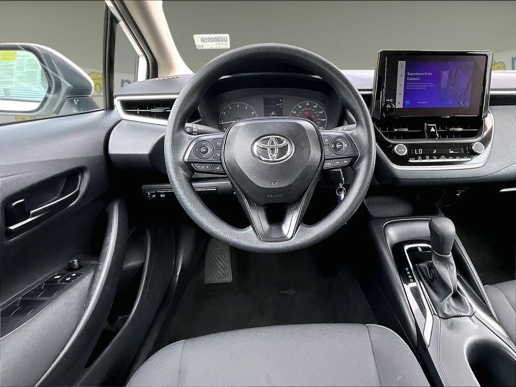 Used 2025 Toyota Corolla LE FWD image 17