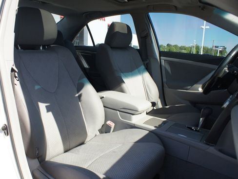 Used 2010 Toyota Camry SE image 15