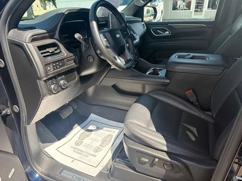 Used 2023 Chevrolet Suburban LT w/ Luxury Package AWD/4WD image 14