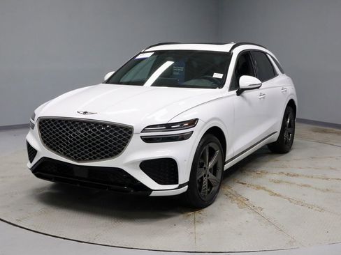 Used 2025 Genesis GV70 3.5T Sport w/ Sport Advanced Package AWD/4WD image 7