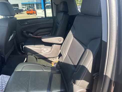 Used 2018 Chevrolet Suburban Premier AWD/4WD image 14