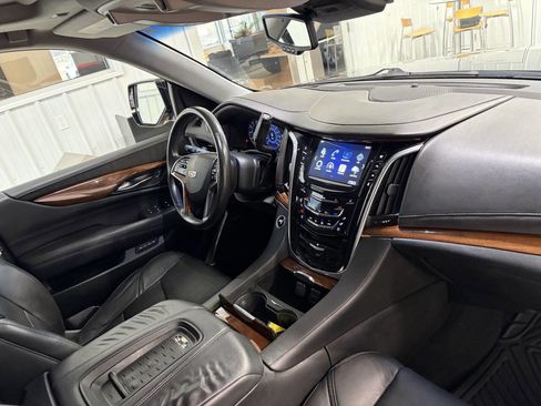 Used 2016 Cadillac Escalade Luxury image 41
