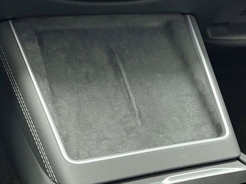 Used 2026 Tesla Model Y 2WD image 31