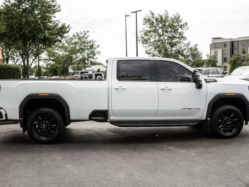 Used 2024 GMC Sierra 2500 AT4 w/ AT4 Preferred Package AWD/4WD image 3