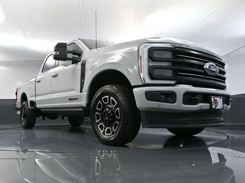Used 2025 Ford F250 Platinum w/ FX4 Off-Road Package image 58