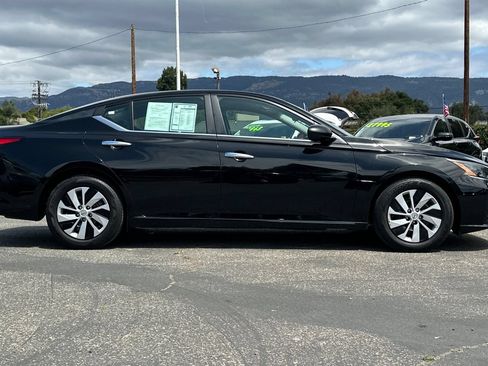 Used 2025 Nissan Altima 2.5 S FWD image 3