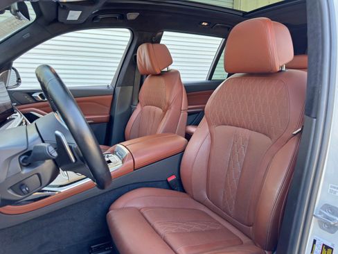 Used 2023 BMW X7 M60i w/ Climate Comfort Package AWD/4WD image 44