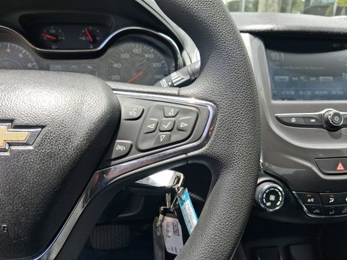 Used 2017 Chevrolet Cruze LT FWD image 19