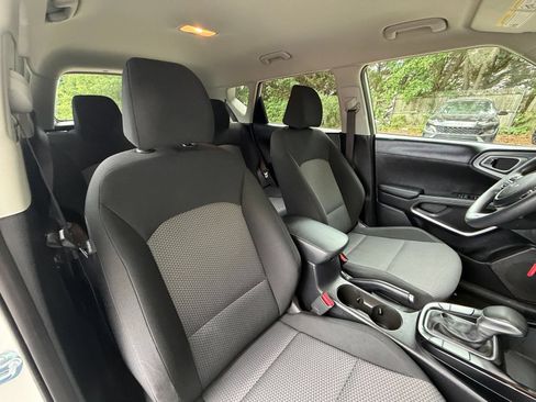 Used 2025 Kia Soul LX w/ LX Technology Package FWD image 34