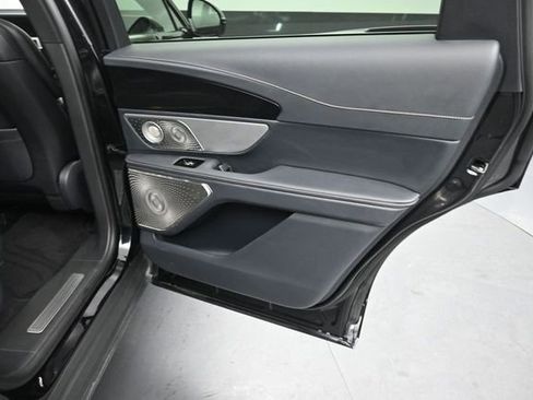 Certified 2025 Lincoln Nautilus Reserve AWD/4WD image 31