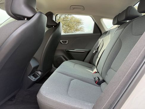 Used 2025 Kia K4 LXS image 25