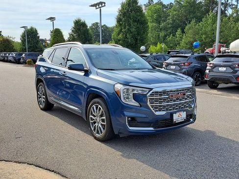 Used 2024 GMC Terrain Denali w/ Denali Premium Package AWD/4WD image 4
