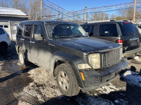 Used 2011 Jeep Liberty Sport image 2